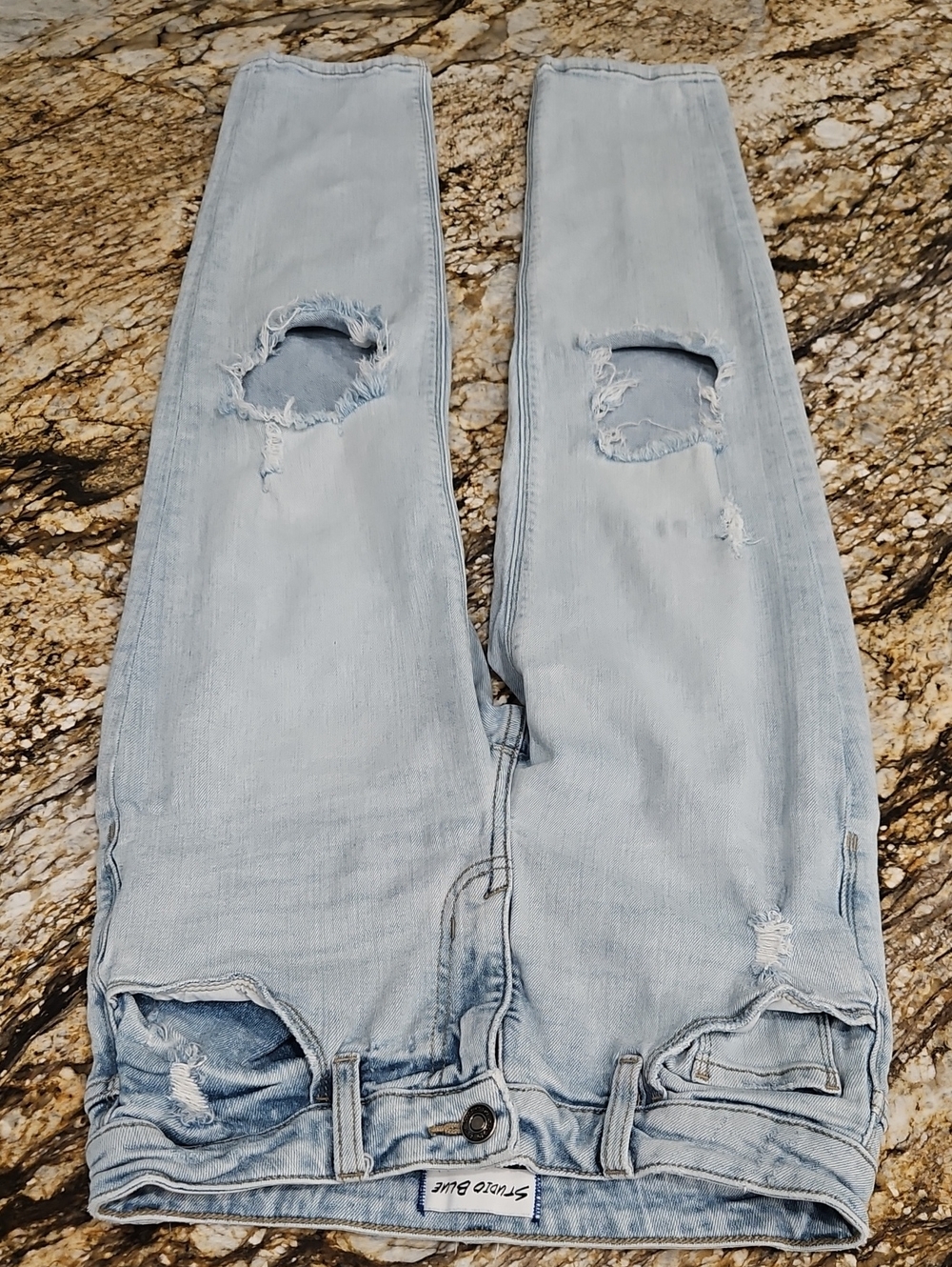 Studio Blue Women's Pale Blue Ripped Skinny Jeans. Size 26 Insram 27" Rise 7"